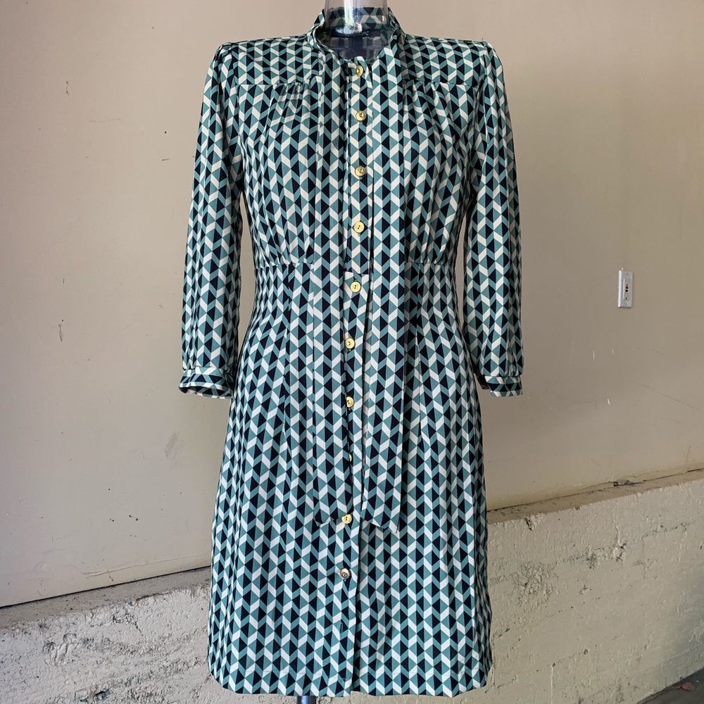 Retro inspired button up shift dress w neck tie - Picture 3 of 16